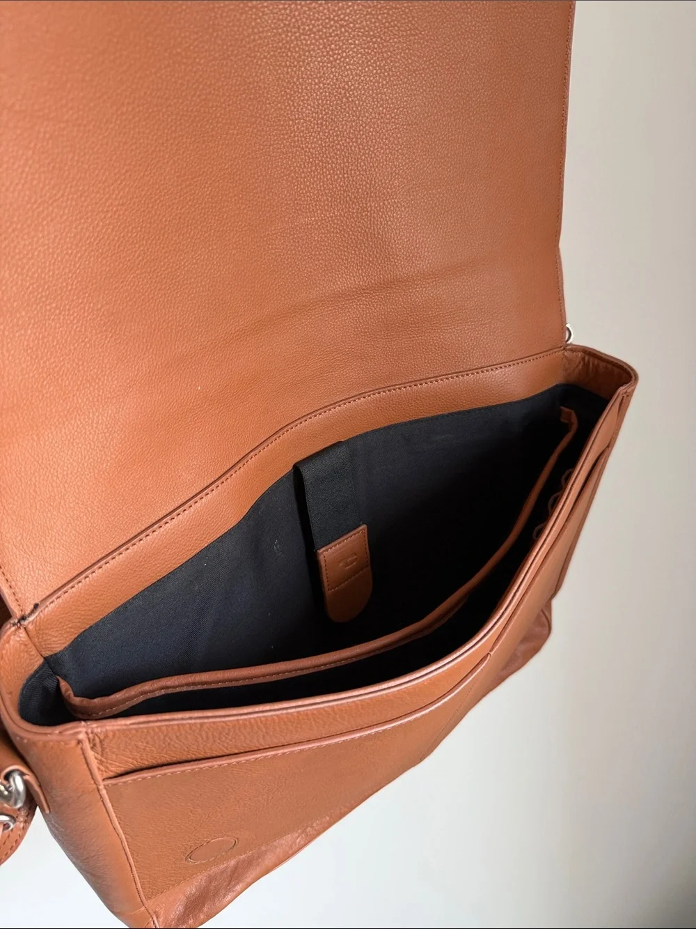 Excellent Hand Crafted Unisex Brown Leather Messenger Bag